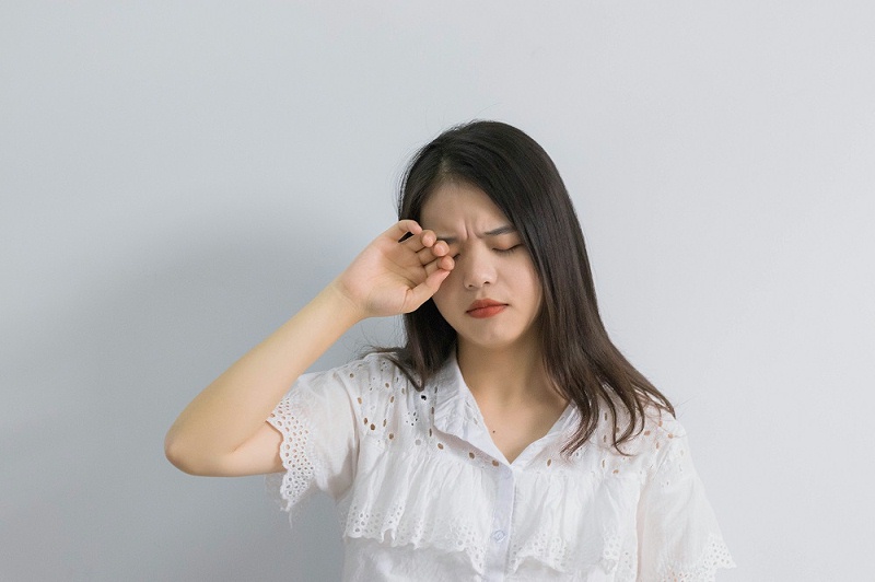 千庫網_感覺到眼睛痛的女孩_攝影圖編號131985